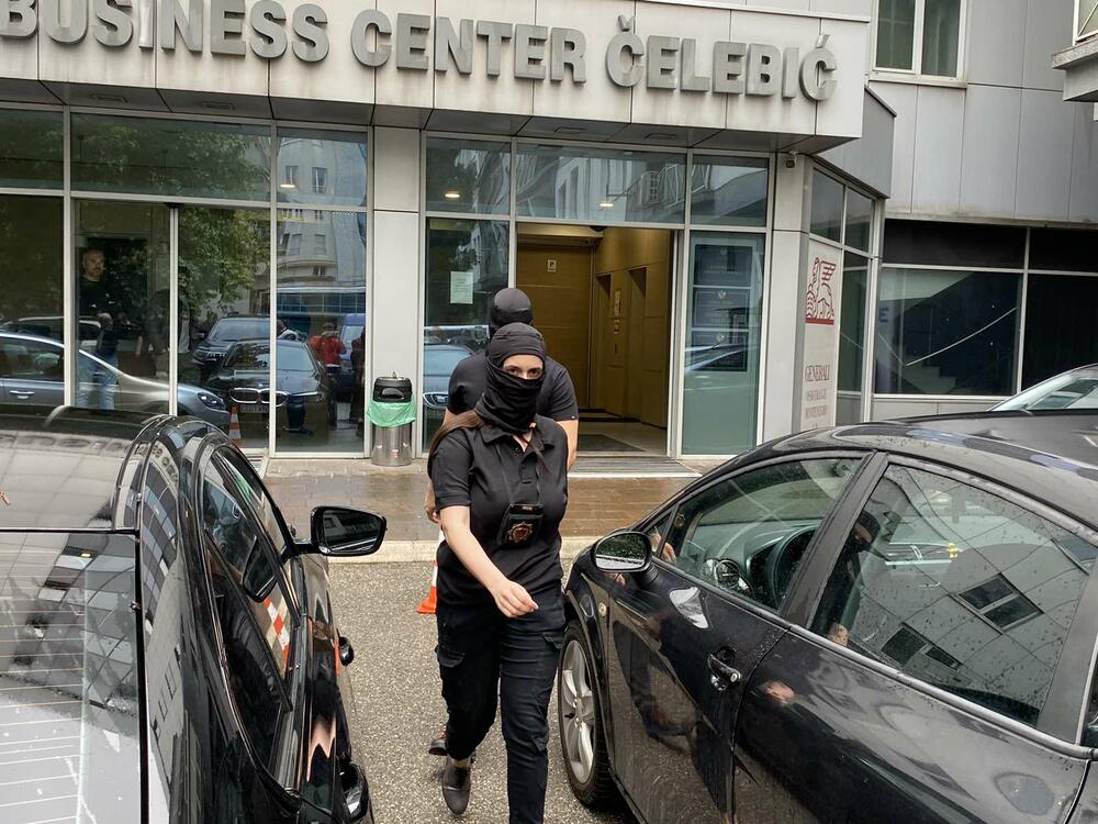 <p>Službenici SPO su prethodno iznijeli dokumentaciju iz ASK</p>