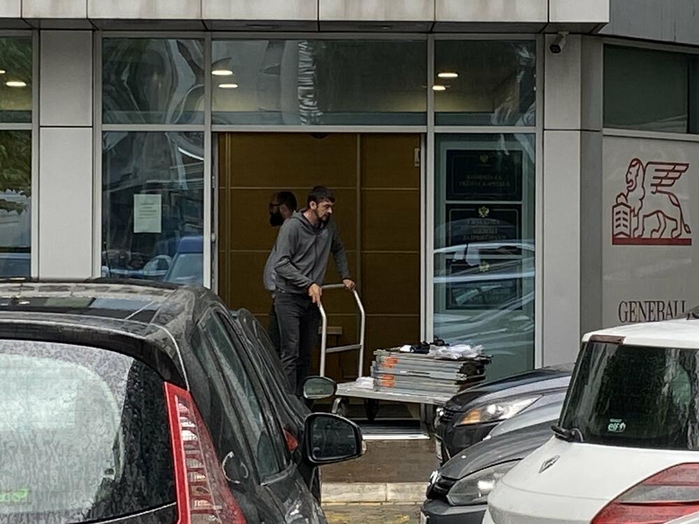 <p>Službenici SPO su prethodno iznijeli dokumentaciju iz ASK</p>