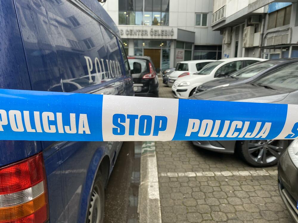 <p>Službenici SPO su prethodno iznijeli dokumentaciju iz ASK</p>