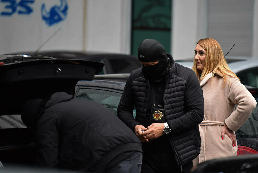 <p>Službenici SPO su prethodno iznijeli dokumentaciju iz ASK</p>