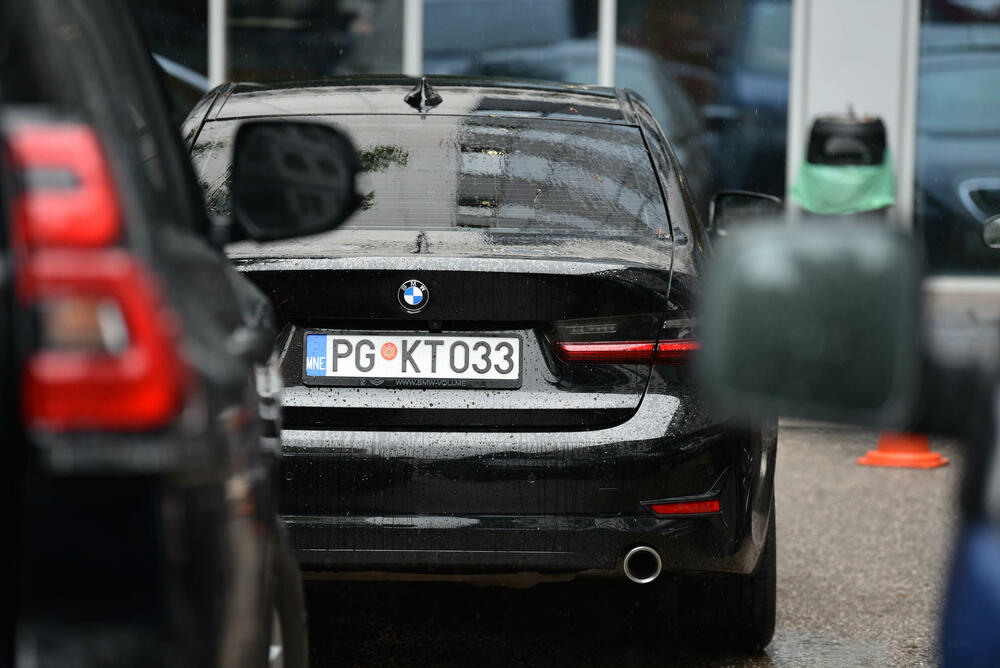 <p>Službenici SPO su prethodno iznijeli dokumentaciju iz ASK</p>