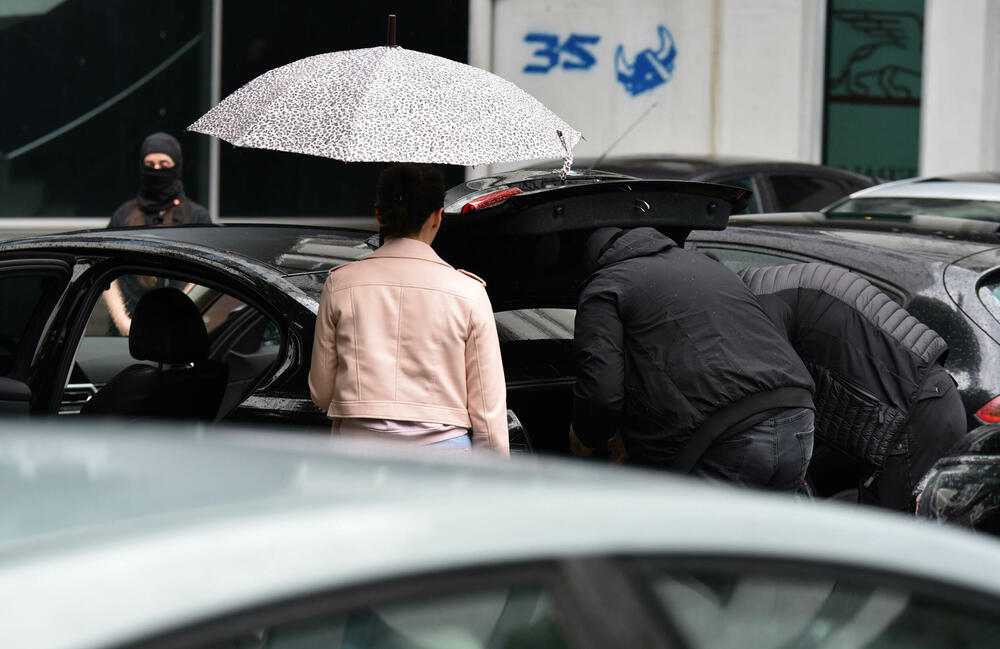 <p>Službenici SPO su prethodno iznijeli dokumentaciju iz ASK</p>