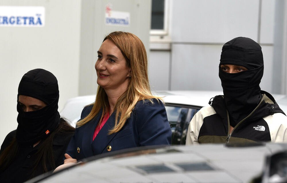 <p>Službenici SPO su prethodno iznijeli dokumentaciju iz ASK</p>