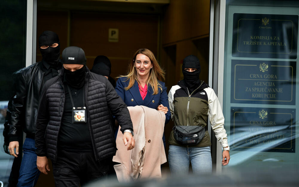 <p>Službenici SPO su prethodno iznijeli dokumentaciju iz ASK</p>