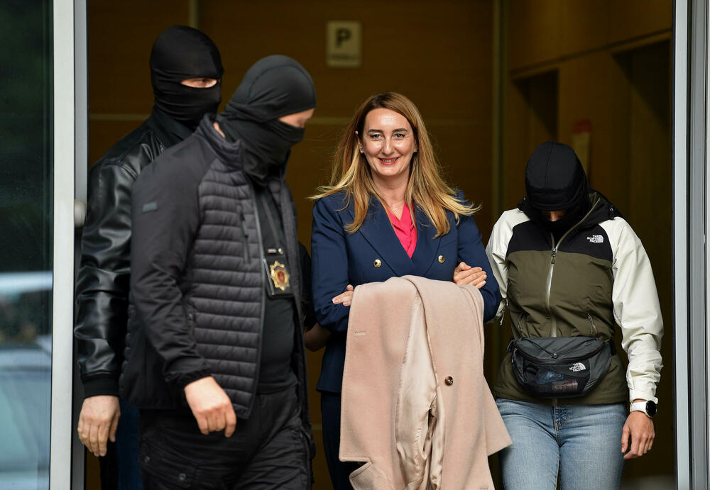 <p>Službenici SPO su prethodno iznijeli dokumentaciju iz ASK</p>