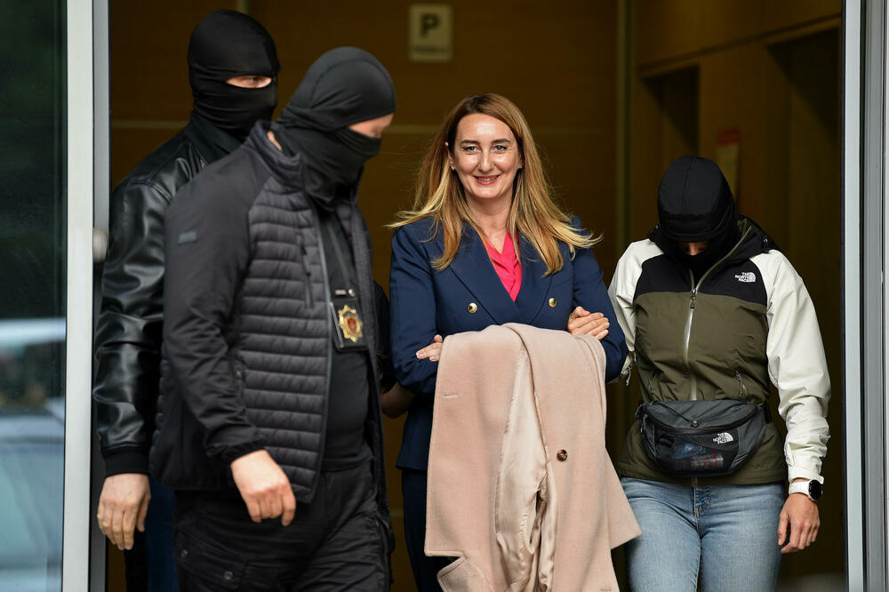 Yesterday's arrest of ASK director Jelena Perović, Photo: Boris Pejović