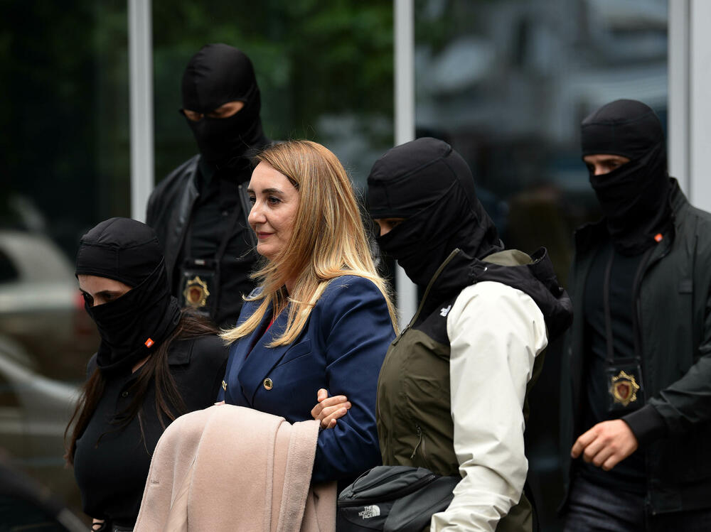 <p>Službenici SPO su prethodno iznijeli dokumentaciju iz ASK</p>