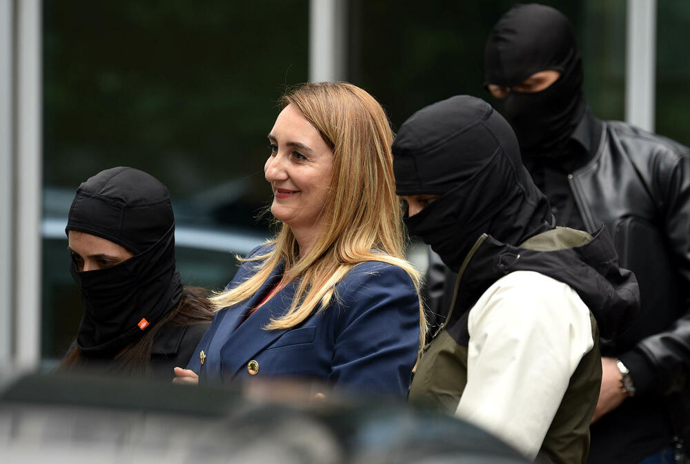 <p>Službenici SPO su prethodno iznijeli dokumentaciju iz ASK</p>