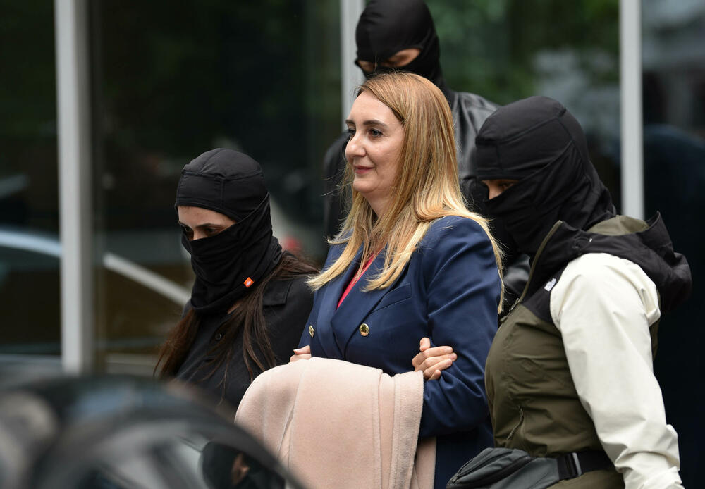 <p>Službenici SPO su prethodno iznijeli dokumentaciju iz ASK</p>