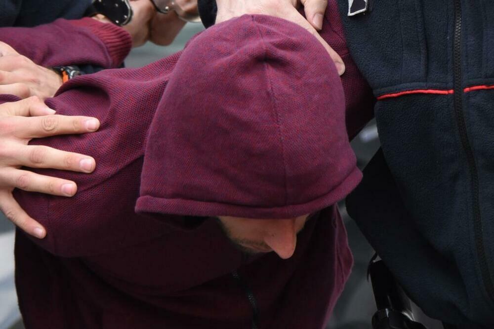 Privođenje optuženih za ubistvo Roganovića