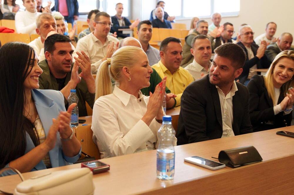 Zenović odabran jednoglasno: Sa zasijedanja opštinskog odbora Demokrata, Foto: Vuk Lajović