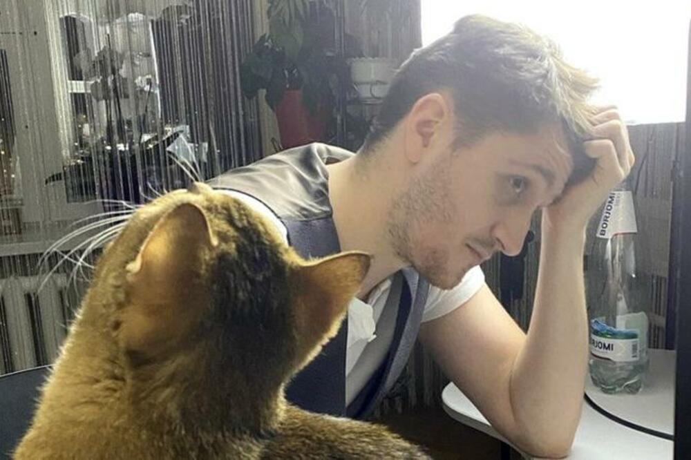 Arseni Kisliak kaže da je pjesmu, koja je postala popularna na internetu, inspirisao njegov mačak Tiška, Foto: BBC na srpskom