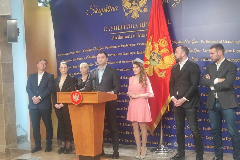 Sa presa u Skupštini, Foto: Aljoša Turović