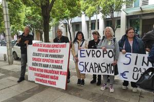 Former workers of Košuta protested in front of the Government: There was no meeting...