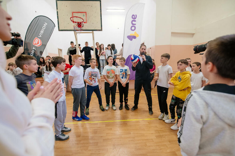 <p><strong>Još jedna donacija Olimpijske mreže OŠ ”Milorad Musa Burzan”</strong></p>