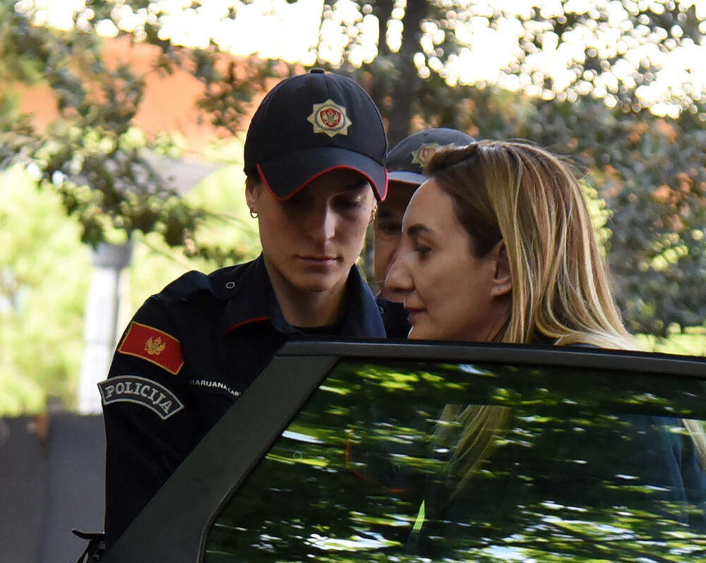 <p>Odbijen predlog SDT-a za određivanje pritvora. Direktorici ASK-a zabranjeno da napušta stan, oduzete joj putne isprave...</p>