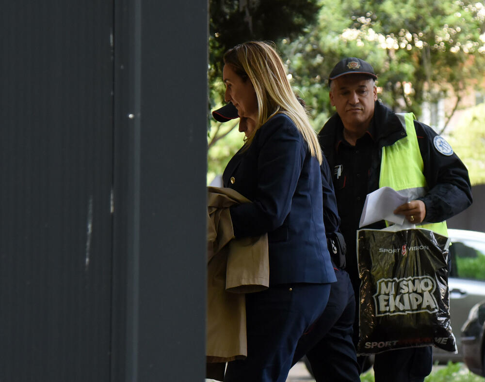 <p>Odbijen predlog SDT-a za određivanje pritvora. Direktorici ASK-a zabranjeno da napušta stan, oduzete joj putne isprave...</p>