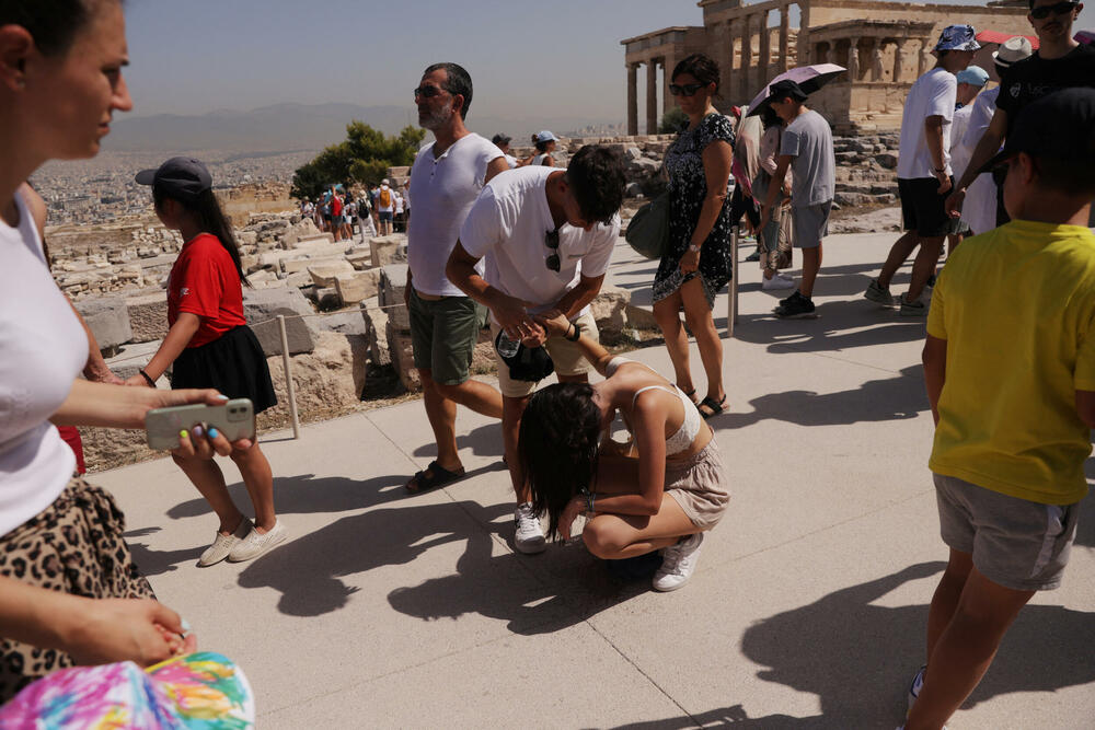 Visitors to the Acropolis are receiving help due to the extreme heat in July last year