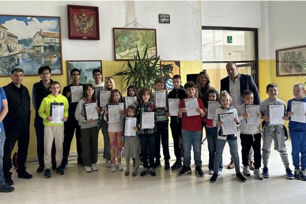 Scholarships awarded to the best young chess players