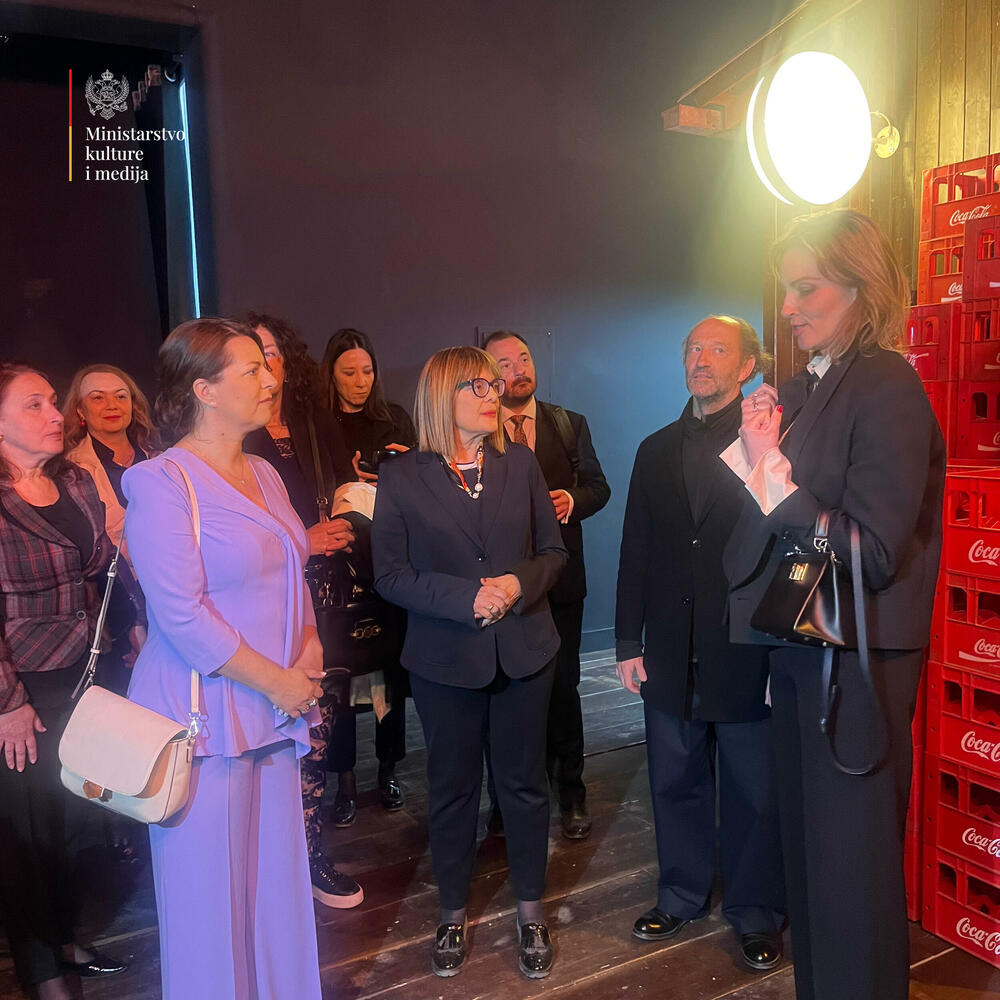 <p>"Ocijenjeno da dvije zemlje imaju dobru saradnju u okviru međunarodnih organizacija i inicijativa, pri čemu su ministarke posebno istakle projekte i programe koji se realizuju u okviru Foruma slovenskih kultura, a koji doprinose jačanju odnosa, ali i promociji naših kultura u Evropi i svijetu"</p>