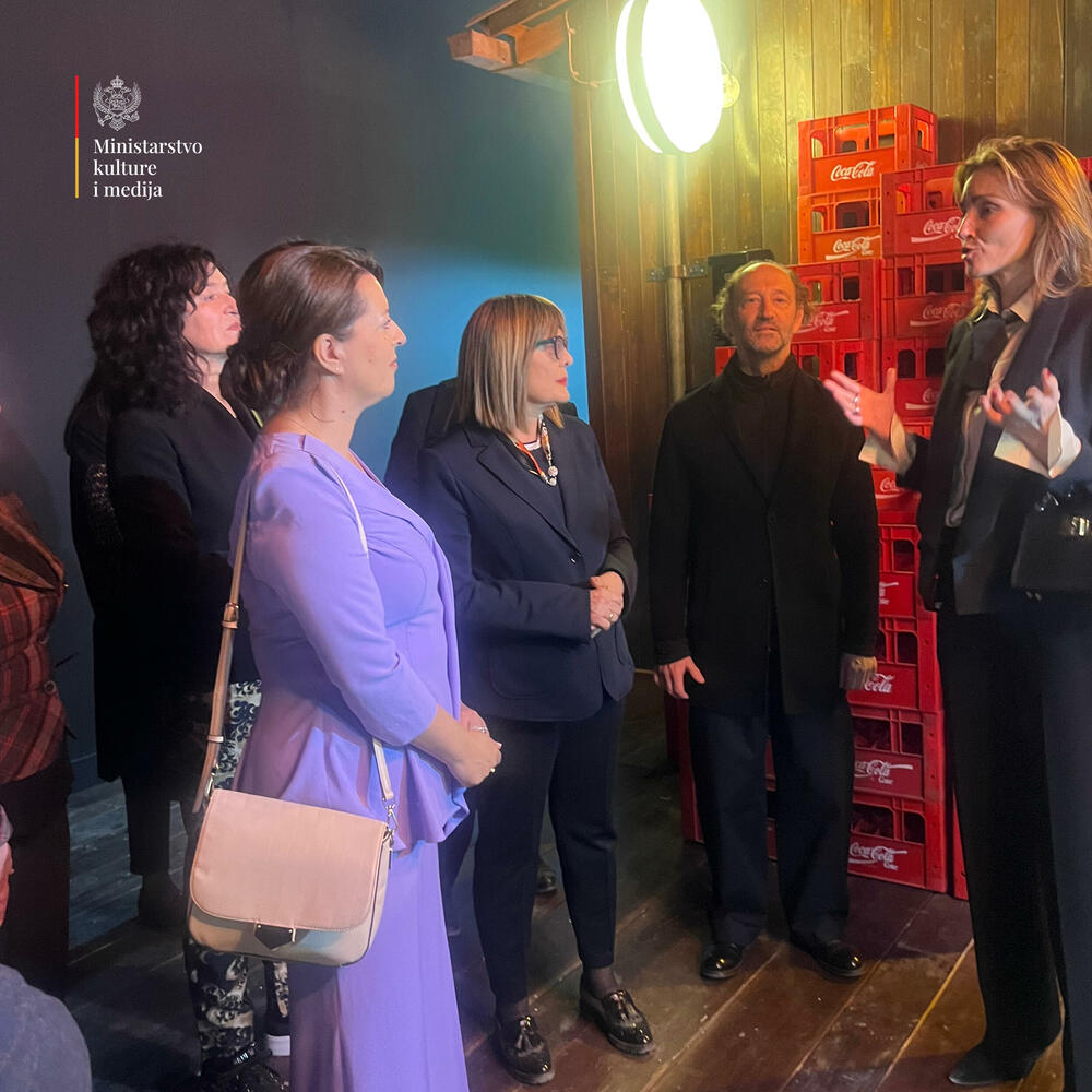 <p>"Ocijenjeno da dvije zemlje imaju dobru saradnju u okviru međunarodnih organizacija i inicijativa, pri čemu su ministarke posebno istakle projekte i programe koji se realizuju u okviru Foruma slovenskih kultura, a koji doprinose jačanju odnosa, ali i promociji naših kultura u Evropi i svijetu"</p>