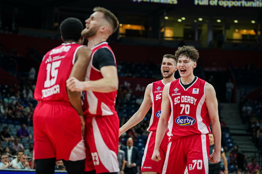 "Studenti" tokom meča sa Zvezdom u Beogradu, Foto: ABA