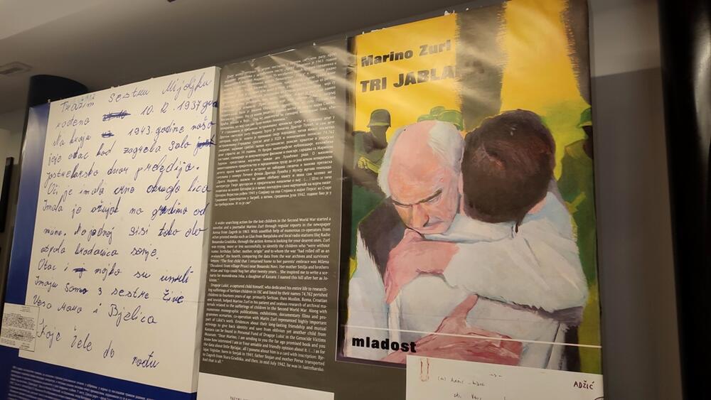 <p>Kovačević obraćanje počeo pjesmama Vitomira Vita Nikolića "U Gradini grob do groba" i "Kod Jasenovca ponire Sava"</p>