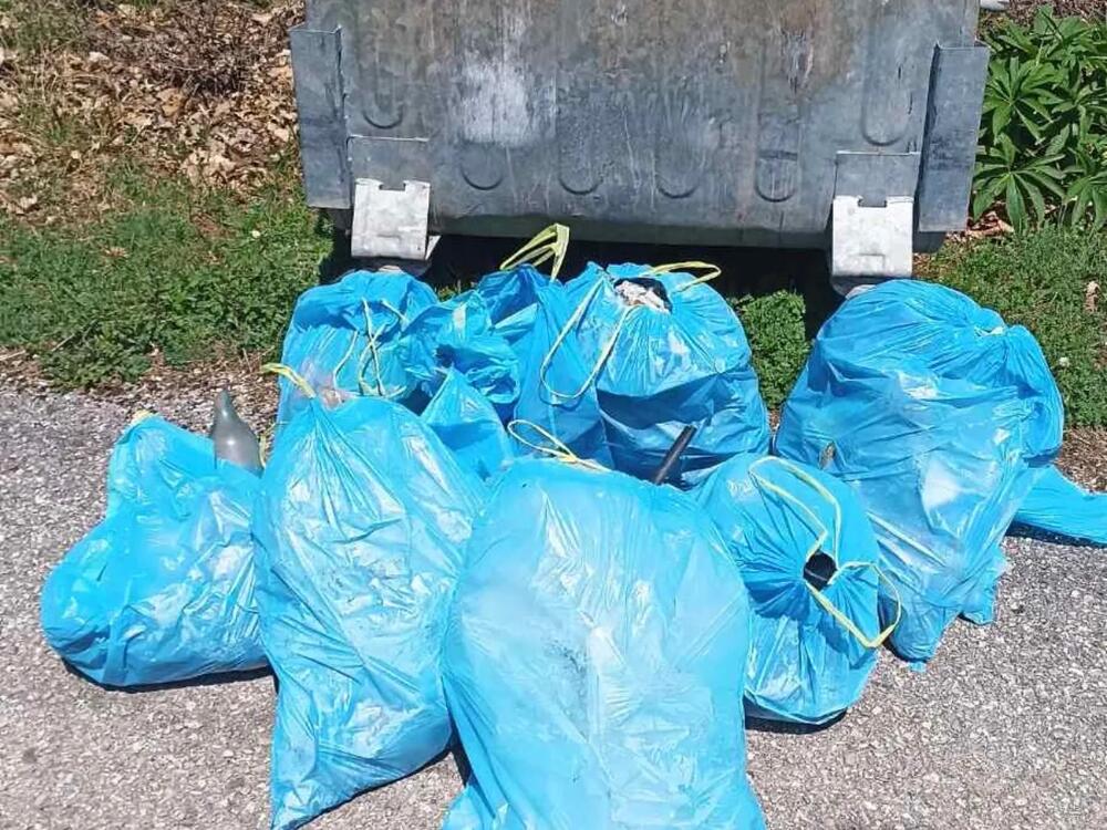 <p>Školama u Stabnima i Orahu poklonili su veliki zidni ekološki kalendar</p>