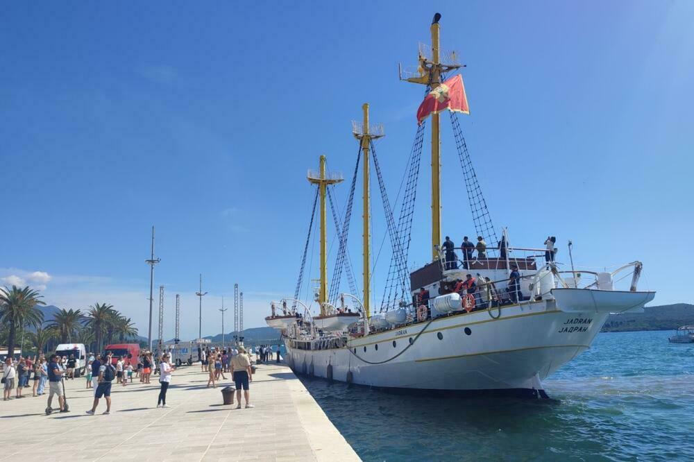 A stumbling block in the relations between Montenegro and Croatia: the ship "Jadran"