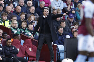 Aston Villa offer new contract to Emery