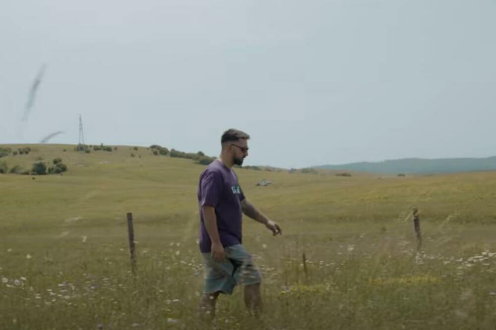 Scena iz spota za pjesmu "Dunya", Foto: Printscreen YouTube