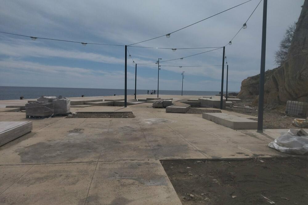 Još se ne vidi obrisi iz pobjedničkog rješenja: Skela u Ulcinju, Foto: Samir Adrović