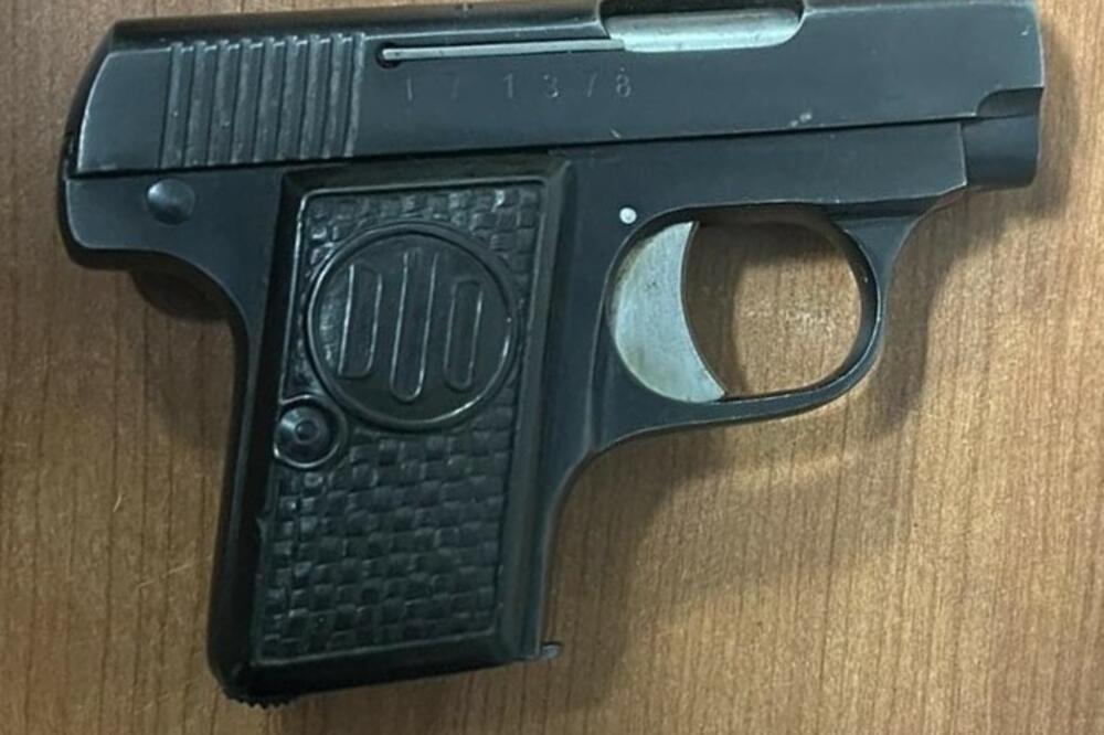 Pronađeni pištolj, Foto: Uprava policije
