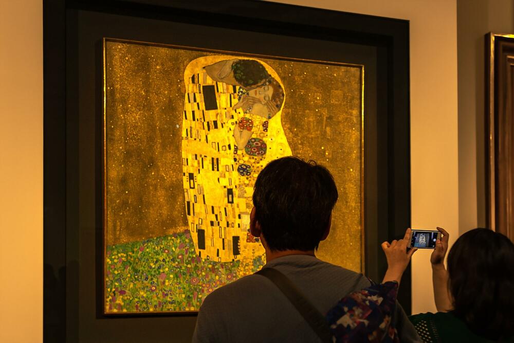 Exhibition of the original Klimt 'Kiss' in Vienna (2022)