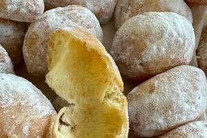 Detailed recipe for perfect hollow doughnuts