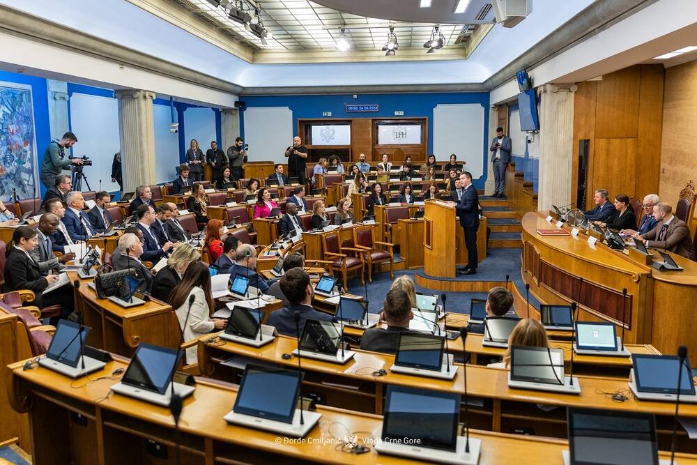 ALeksa Bečić, Frankofonija