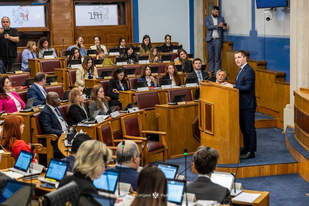 ALeksa Bečić, Frankofonija