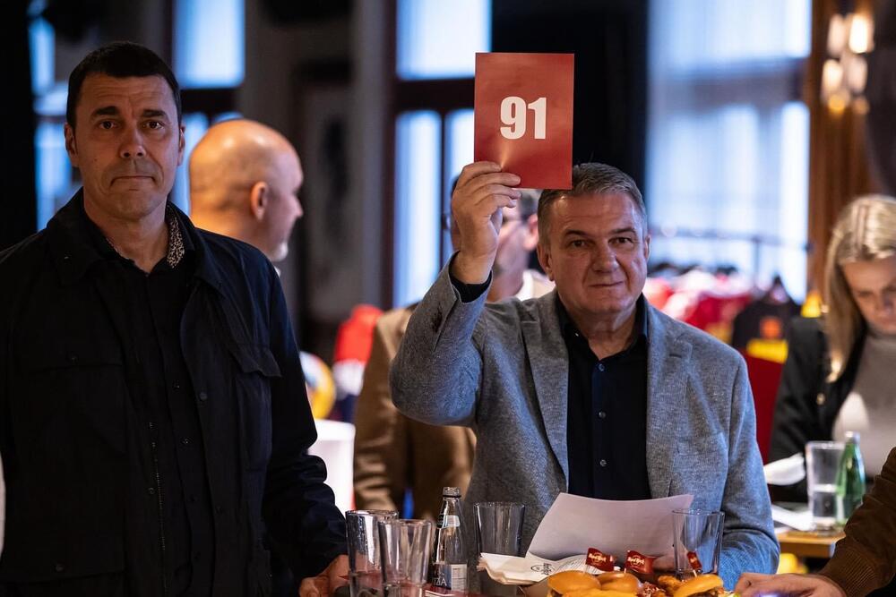 <p>Crnogorski olimpijski komitet (COK) i Rotari klub Kotor pokrenuli su akciju sa ciljem nabavke savremene medicinske opreme za rehabilitaciju od sportskih povreda</p>