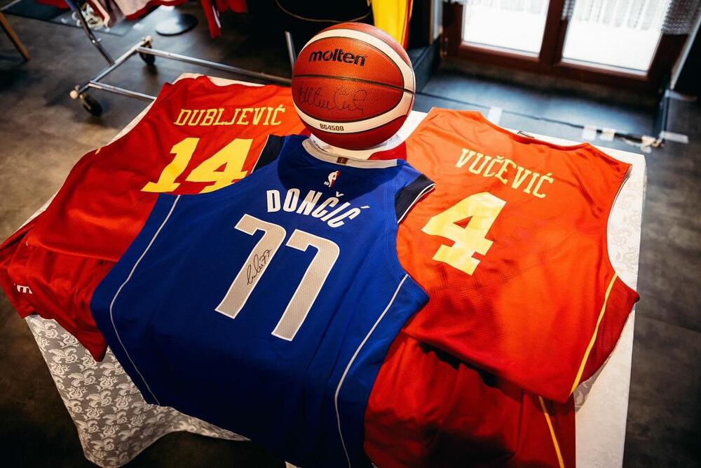 <p>Crnogorski olimpijski komitet (COK) i Rotari klub Kotor pokrenuli su akciju sa ciljem nabavke savremene medicinske opreme za rehabilitaciju od sportskih povreda</p>