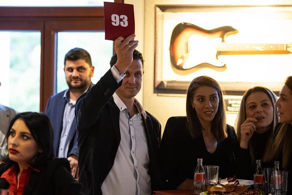 <p>Crnogorski olimpijski komitet (COK) i Rotari klub Kotor pokrenuli su akciju sa ciljem nabavke savremene medicinske opreme za rehabilitaciju od sportskih povreda</p>