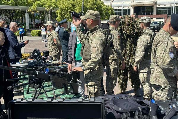 PHOTO: Presentation of weapons and equipment of the Army of Montenegro in Podgorica