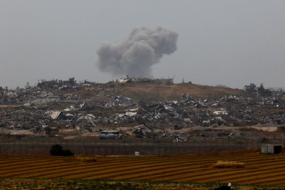 Smoke rises as a result of an airstrike in Gaza, Photo: Reuters