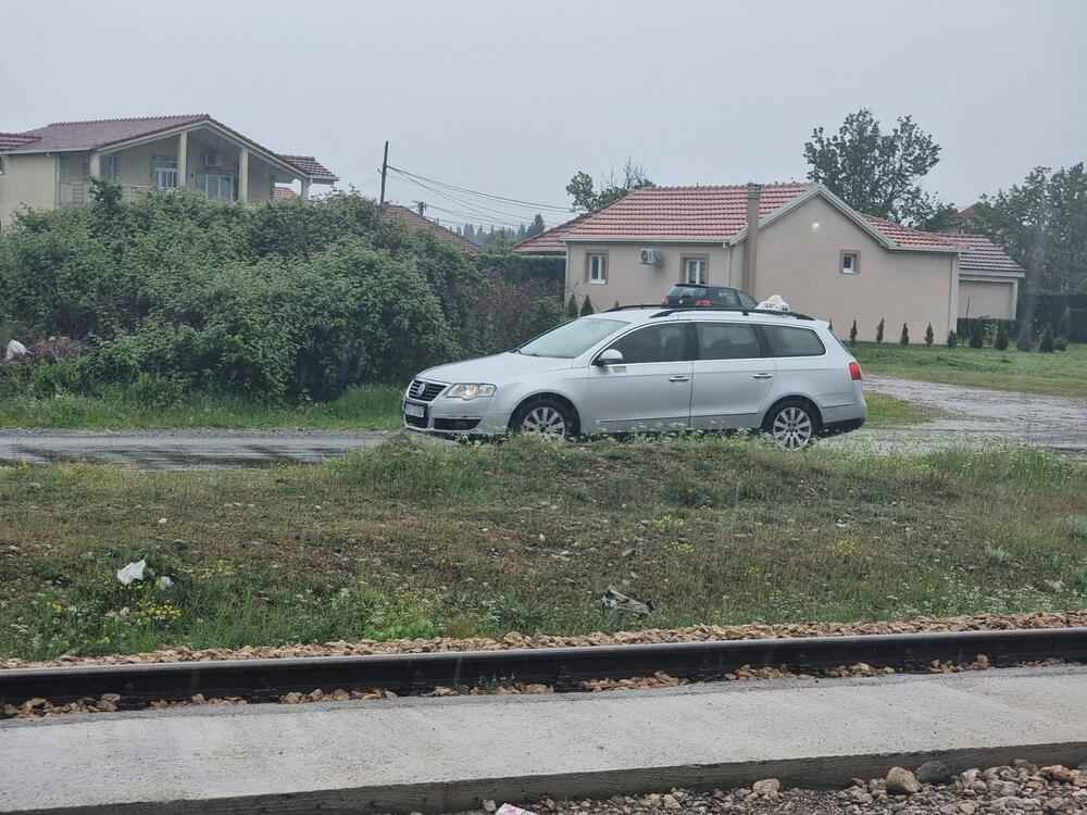 Divlji taksi na željezničkoj stanici Aerodrom
