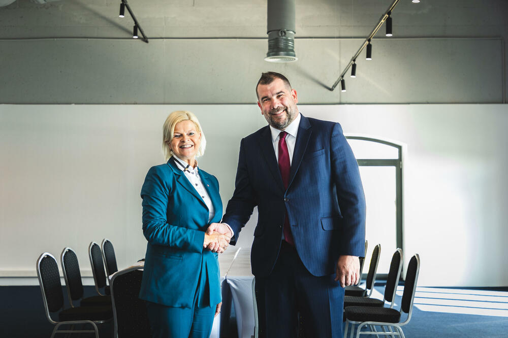 Dragan Krapović sa austrijskom ministarkom odbrane, Foto: Ministarstvo odbrane