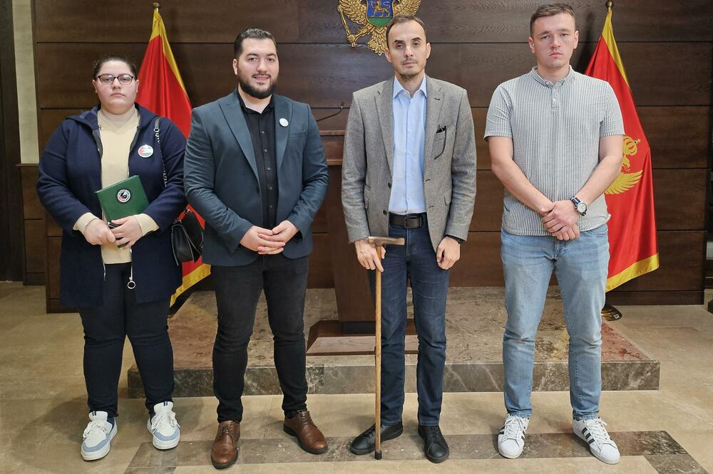 Konatar sa članovima Pokreta solidarnosti sa Palestinom, Foto: URA