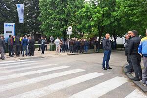 Radnici Željezare okupljeni ispred EPCG: Još nijesu dobili...