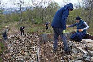 Sami obnovili put, opština da „pozajmi” bager