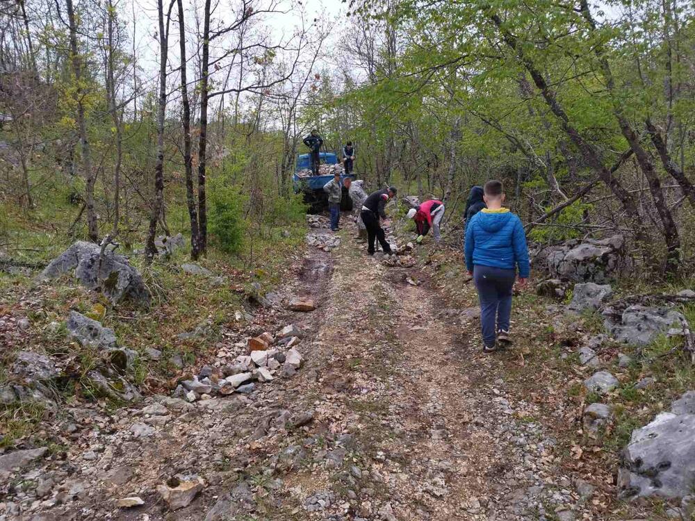 Do sela uskoro i autom