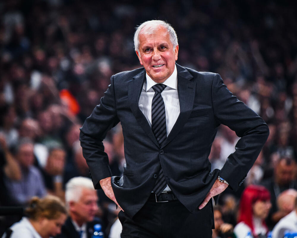 Partizan zavrnil odstop Željka Obradovića, navijači ga pričakali na letališču, oglasil se je tudi Vanja Marinković