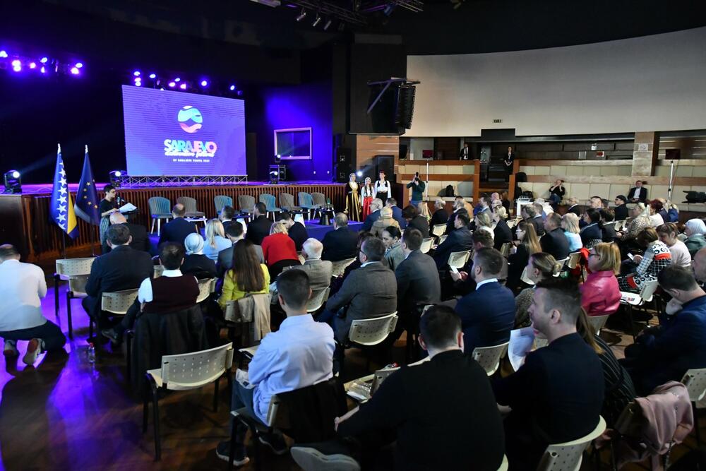 <p>Nacionalna turistička organizacija Crne Gore je na sajmu "Sarajevo Travel Fest" predstavila raznovrsnu turističku ponudu destinacije</p>